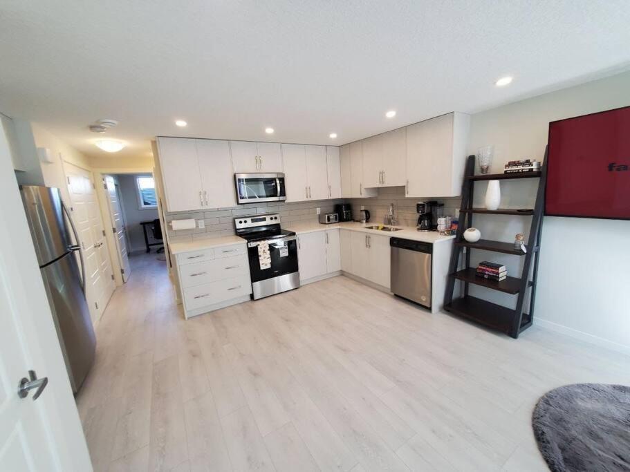 Cozy Rockland Park Unit+Parking Daire YYC Dış mekan fotoğraf