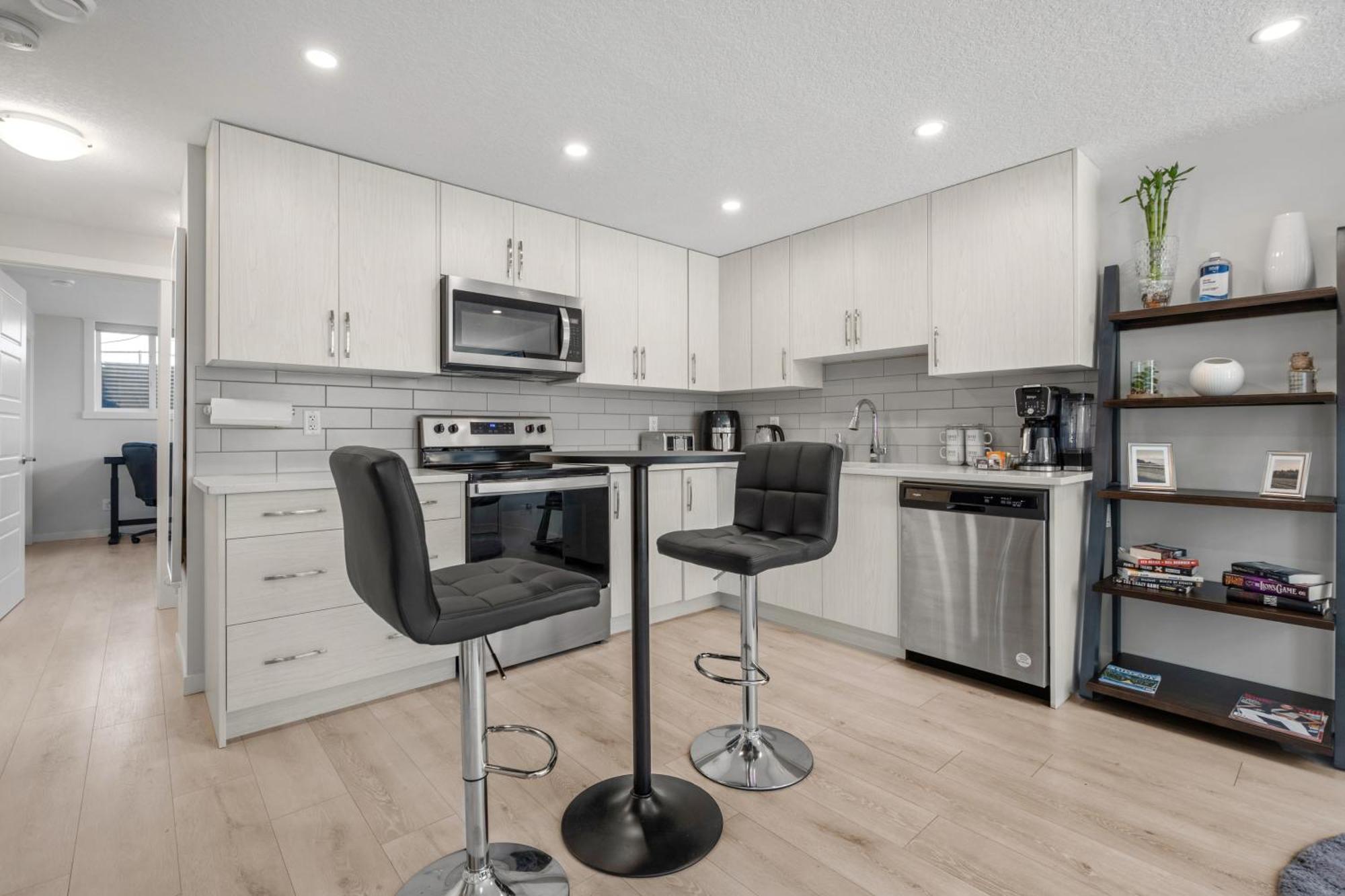 Cozy Rockland Park Unit+Parking Daire YYC Dış mekan fotoğraf
