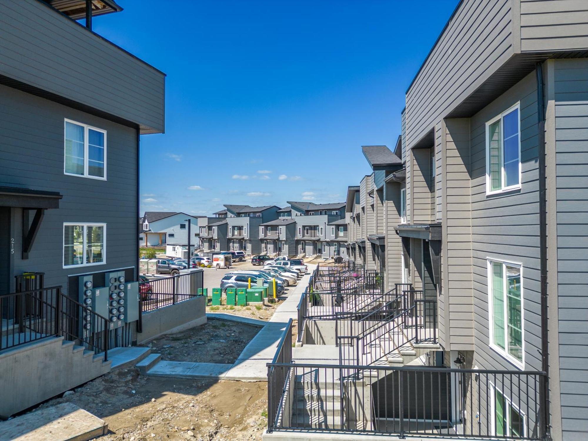 Cozy Rockland Park Unit+Parking Daire YYC Dış mekan fotoğraf