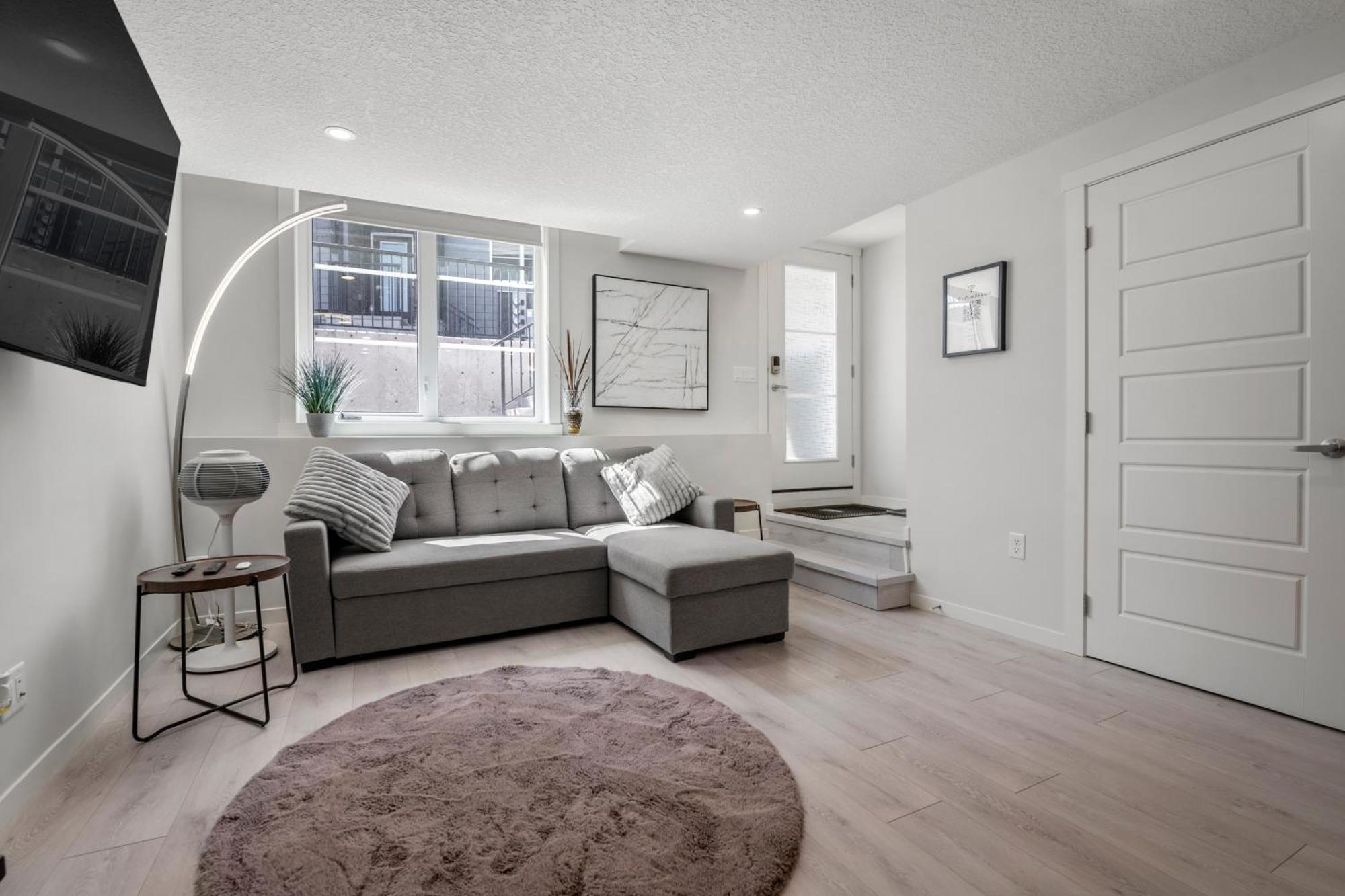 Cozy Rockland Park Unit+Parking Daire YYC Dış mekan fotoğraf