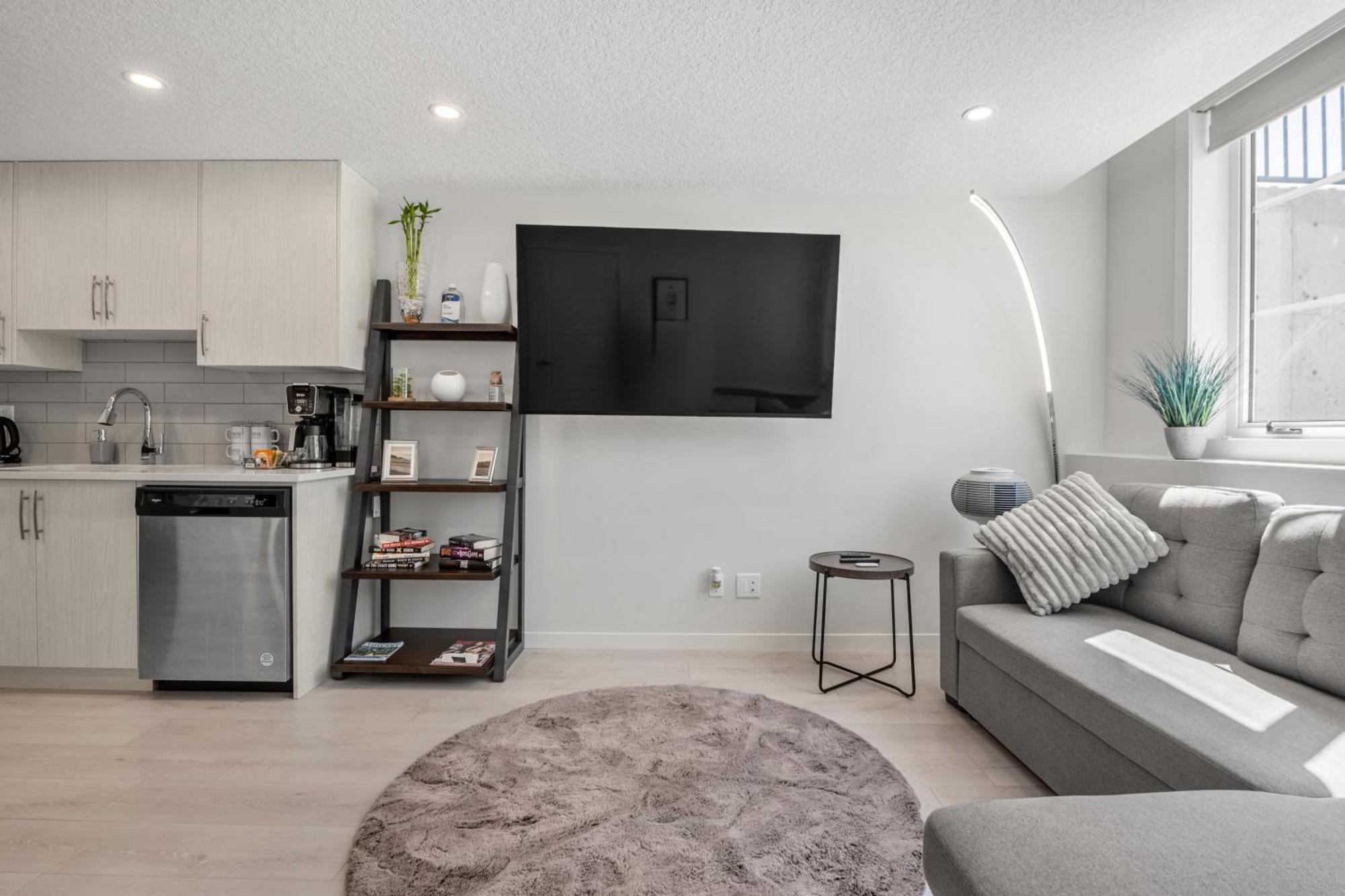 Cozy Rockland Park Unit+Parking Daire YYC Dış mekan fotoğraf